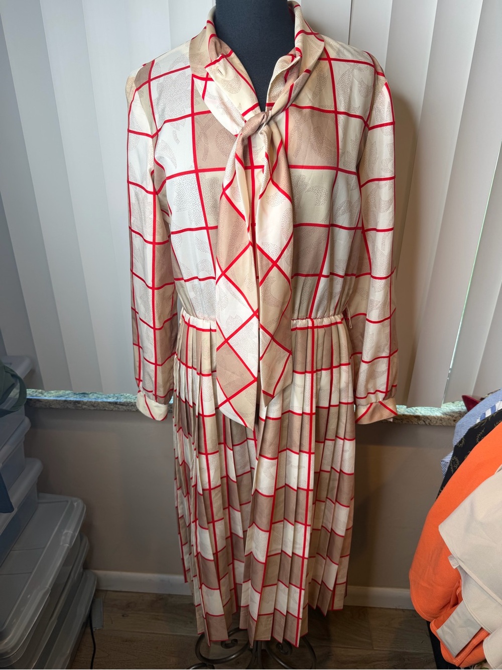 Vintage Henry Lee Tie-Neck Plaid Midi Dress in Beige and Red Size 16